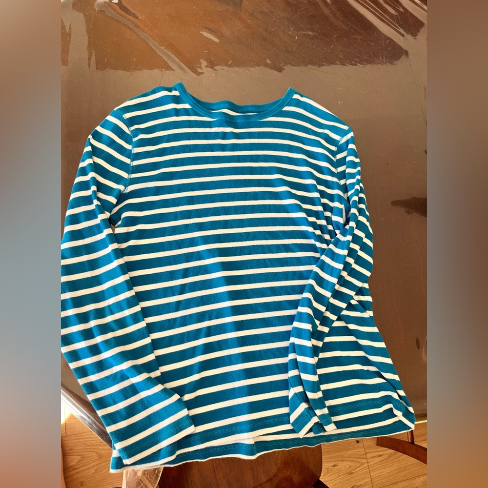 Blue ans white sweater